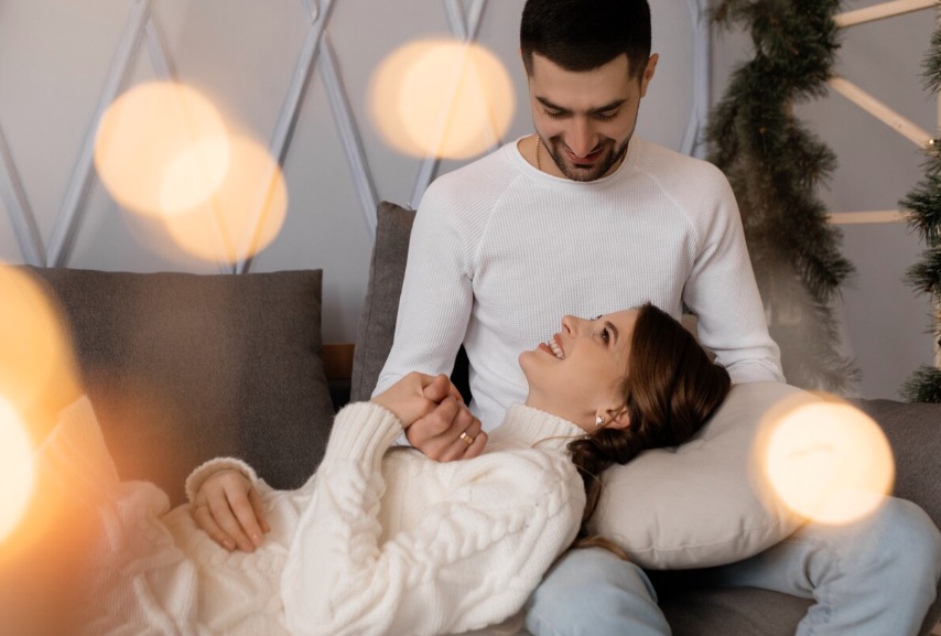 Famiglia in casa intelligente Vimra